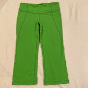 Lululemon Yoga Cropped Lime pants size 6